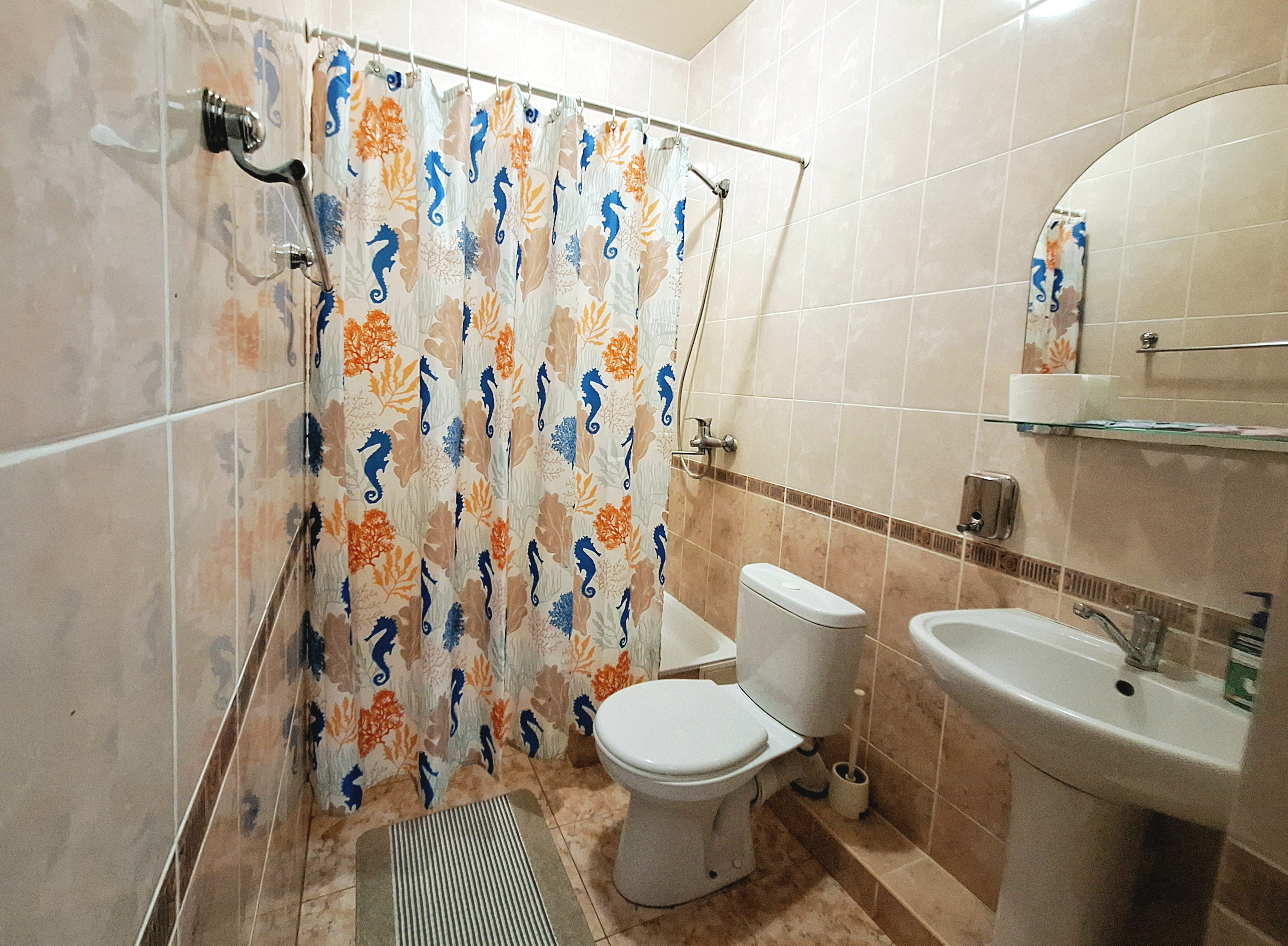 Трехместный номер с двуспальной и односпальной кроватью в Ардо